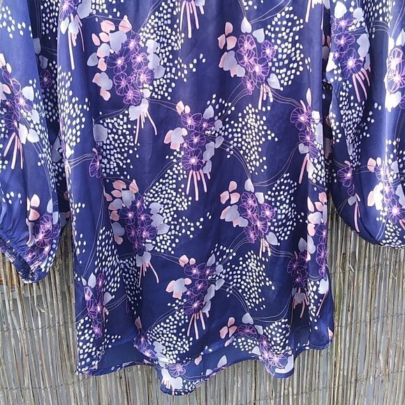 Forever 21 Women's Navy Floral Blouse with Peekaboo Shoulders - S/P - Picture 4 of 12